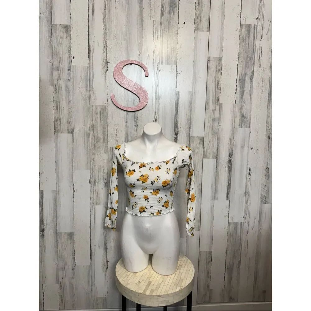 Hollister sunflower crop Top size small